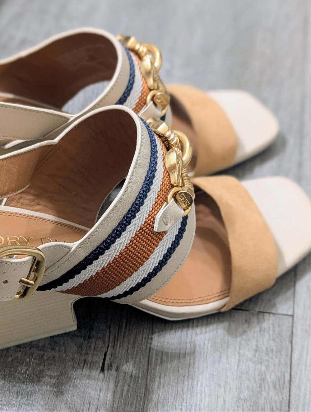 Tory Burch Cream, Navy & Tan Equestrian Chain-Accent Block Heel Sandals NWOT - Picture 2 of 8